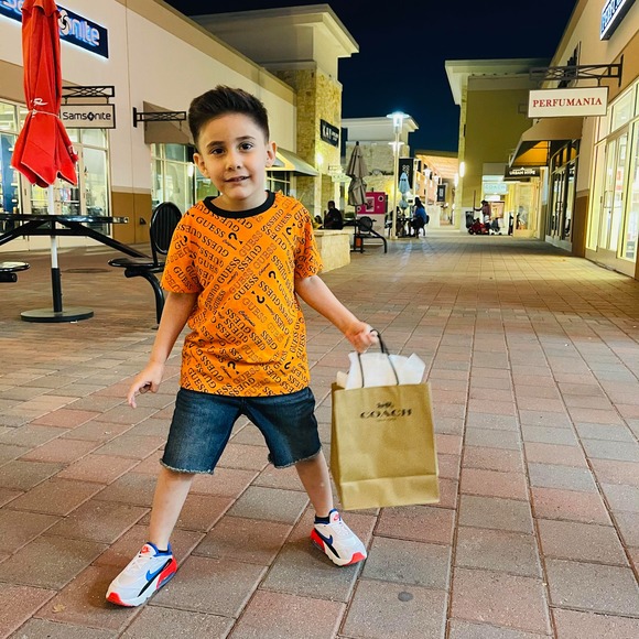 Meet your Posher, Gerard - Picture 2 of 2